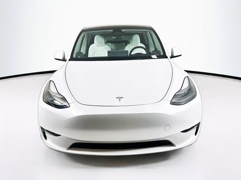 Used 2023 Tesla Model Y Long Range image 2