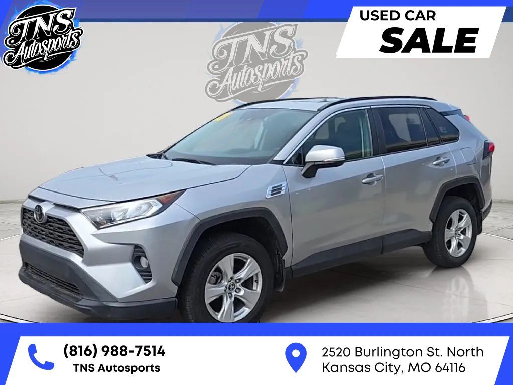 Used 2021 Toyota RAV4 XLE w/ Convenience Package FWD image 1