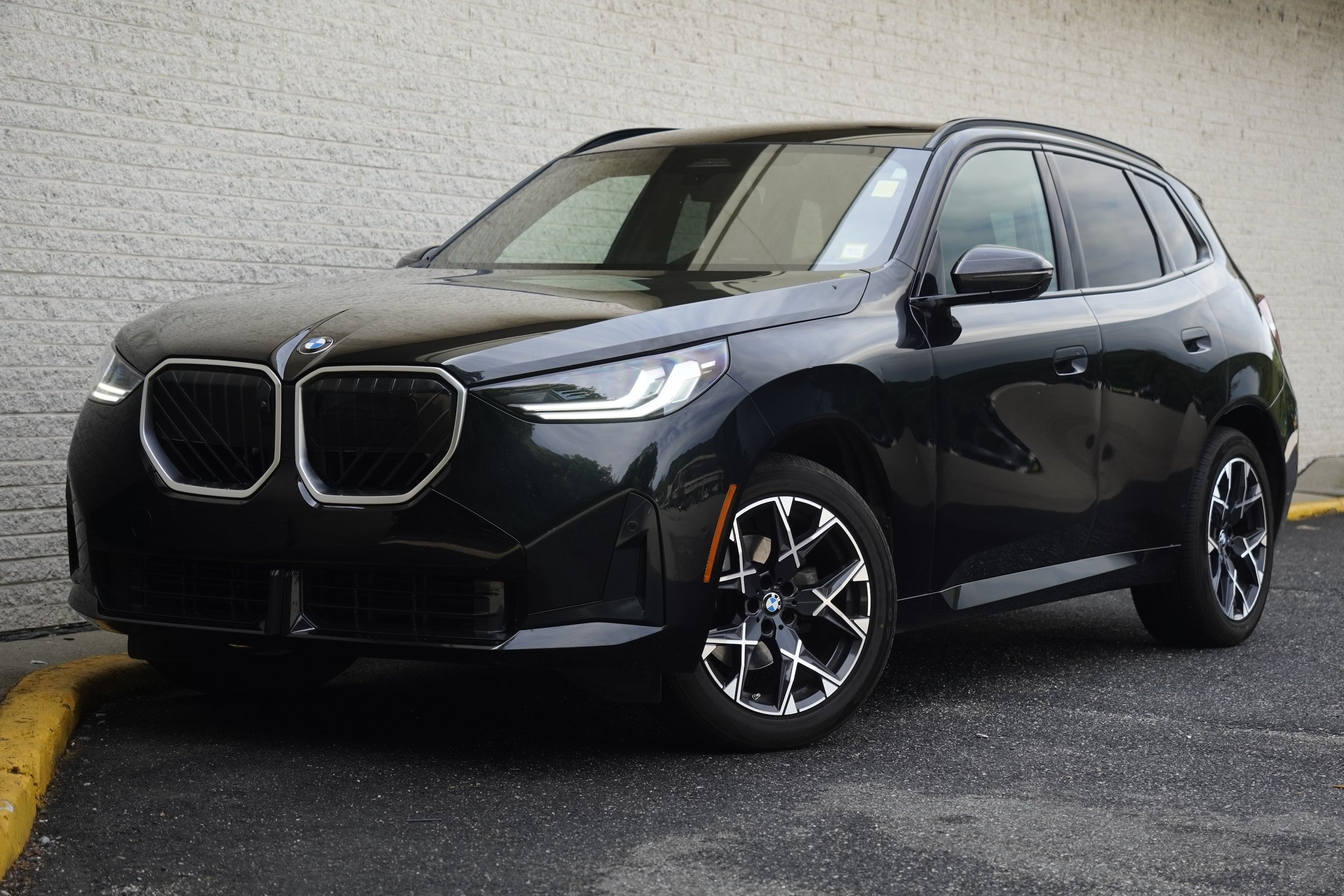 Used 2025 BMW X3 xDrive30i w/ Premium Package AWD/4WD image 2