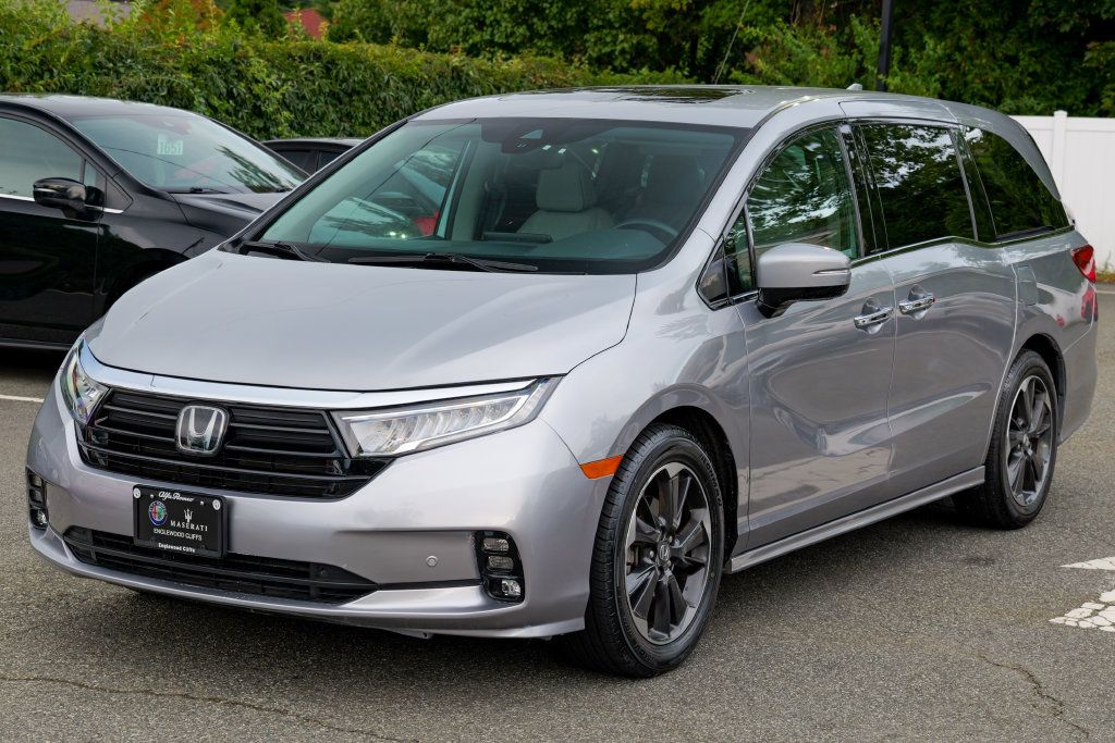 Used 2024 Honda Odyssey Elite image 3