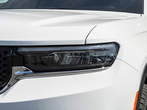 Used 2023 Jeep Grand Cherokee 4WD 4xe w/ Luxury Tech Group II image 13