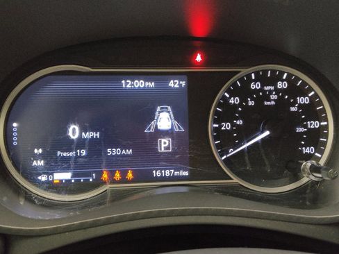 Used 2024 Nissan Versa SR w/ Trunk Package image 23