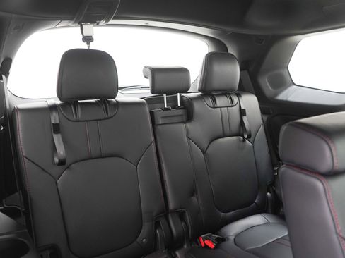 Used 2025 Honda Pilot Black Edition image 13