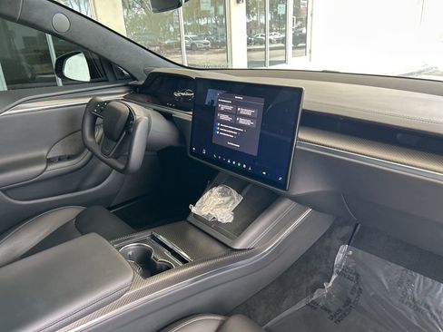 Used 2022 Tesla Model S Plaid image 25