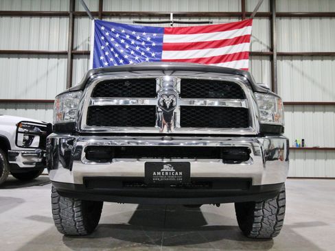 Used 2017 RAM 2500 Tradesman w/ Chrome Appearance Group AWD/4WD image 2