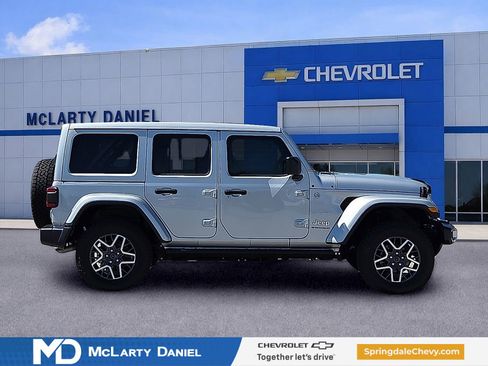 Used 2024 Jeep Wrangler Unlimited Sahara w/ Technology Group AWD/4WD image 6