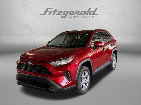 Used 2021 Toyota RAV4 LE AWD/4WD image 2