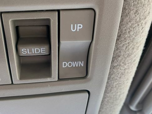 Used 2011 Toyota Highlander Limited FWD image 29
