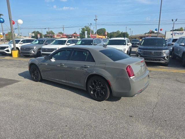 Used 2019 Chrysler 300 Touring w/ Sport Appearance Package RWD image 4