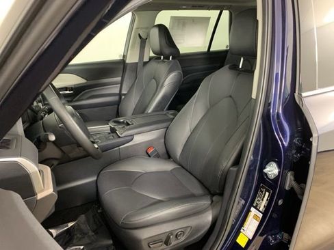 Used 2024 Toyota Grand Highlander AWD image 32