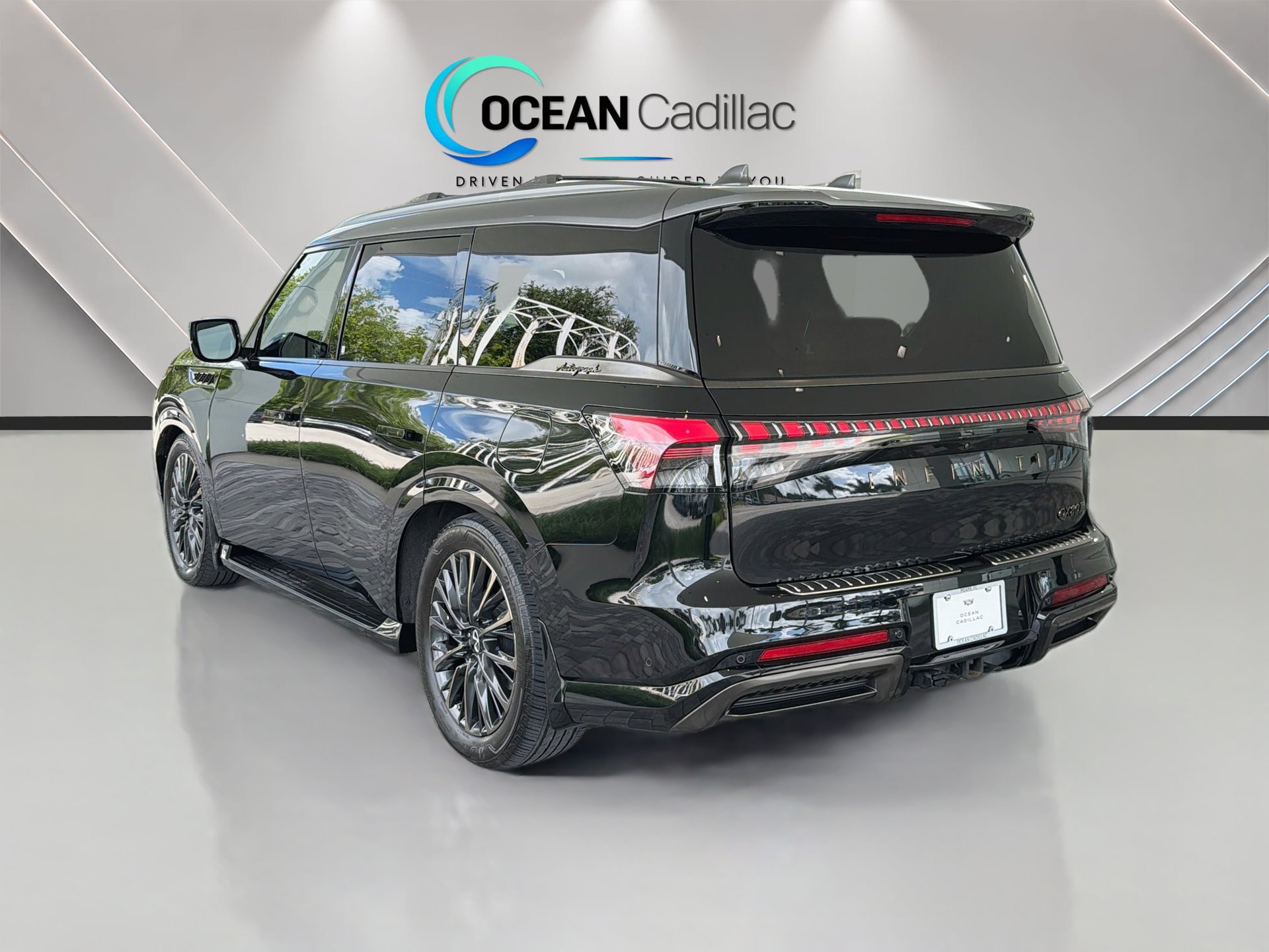 Used 2025 INFINITI QX80 Autograph w/ Autograph Exterior Package AWD/4WD image 3