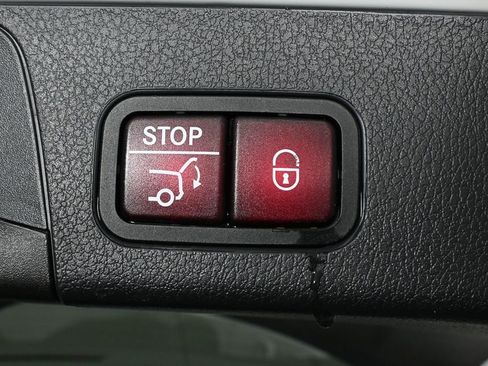 Certified 2021 Mercedes-Benz GLB 250 4MATIC image 30