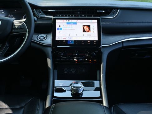 Used 2023 Jeep Grand Cherokee Limited image 26