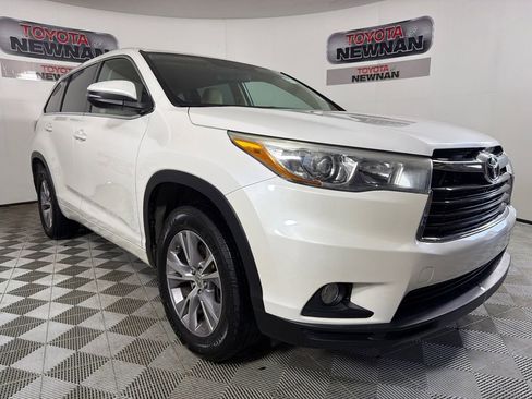 Used 2015 Toyota Highlander Plus FWD image 1