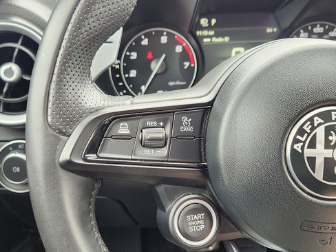 Used 2023 Alfa Romeo Giulia Veloce image 17