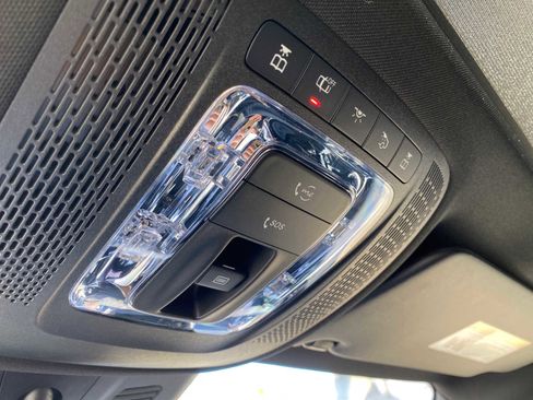 Used 2024 Mercedes-Benz GLB 250 4MATIC image 30