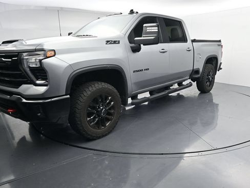 Used 2025 Chevrolet Silverado 2500 LT w/ Trail Boss Package AWD/4WD image 4