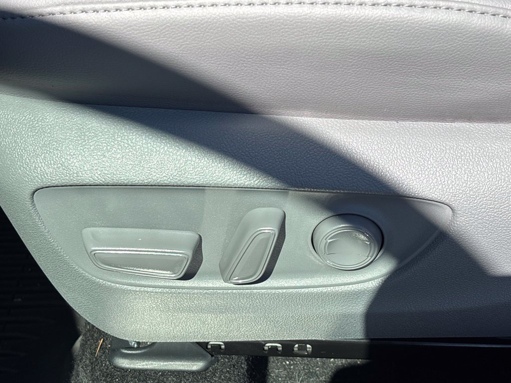 Used 2025 Toyota Highlander Platinum AWD/4WD image 10