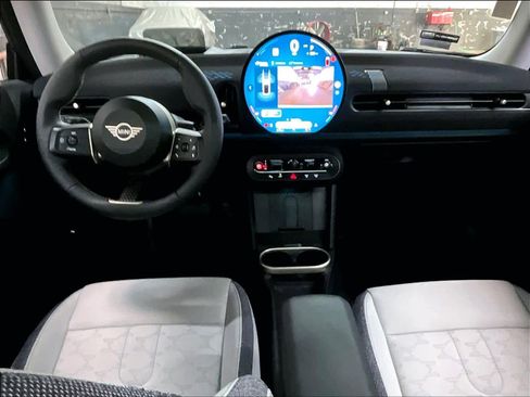 Used 2025 MINI Cooper 2-Door Hardtop image 17