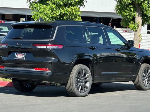 New 2026 Jeep Grand Cherokee L Limited AWD/4WD image 4