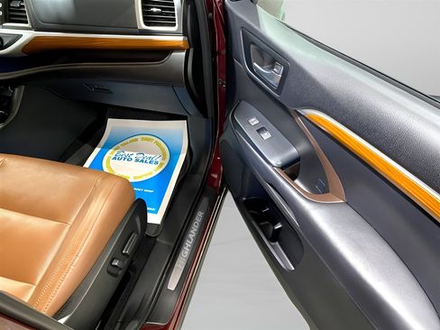 Used 2018 Toyota Highlander Limited Platinum image 29