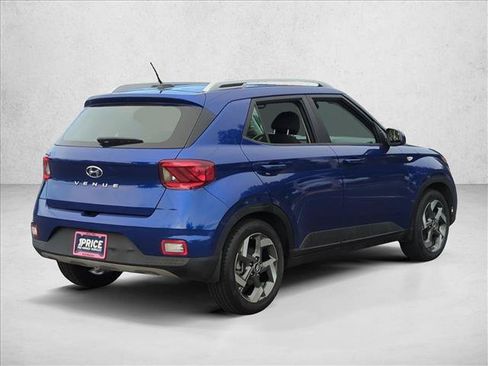 Used 2023 Hyundai Venue SEL FWD image 5