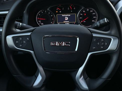 Used 2023 GMC Acadia SLE w/ Driver Convenience Package image 10