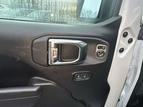 Used 2025 Jeep Wrangler Unlimited Rubicon 4xe w/ Convenience Group image 13