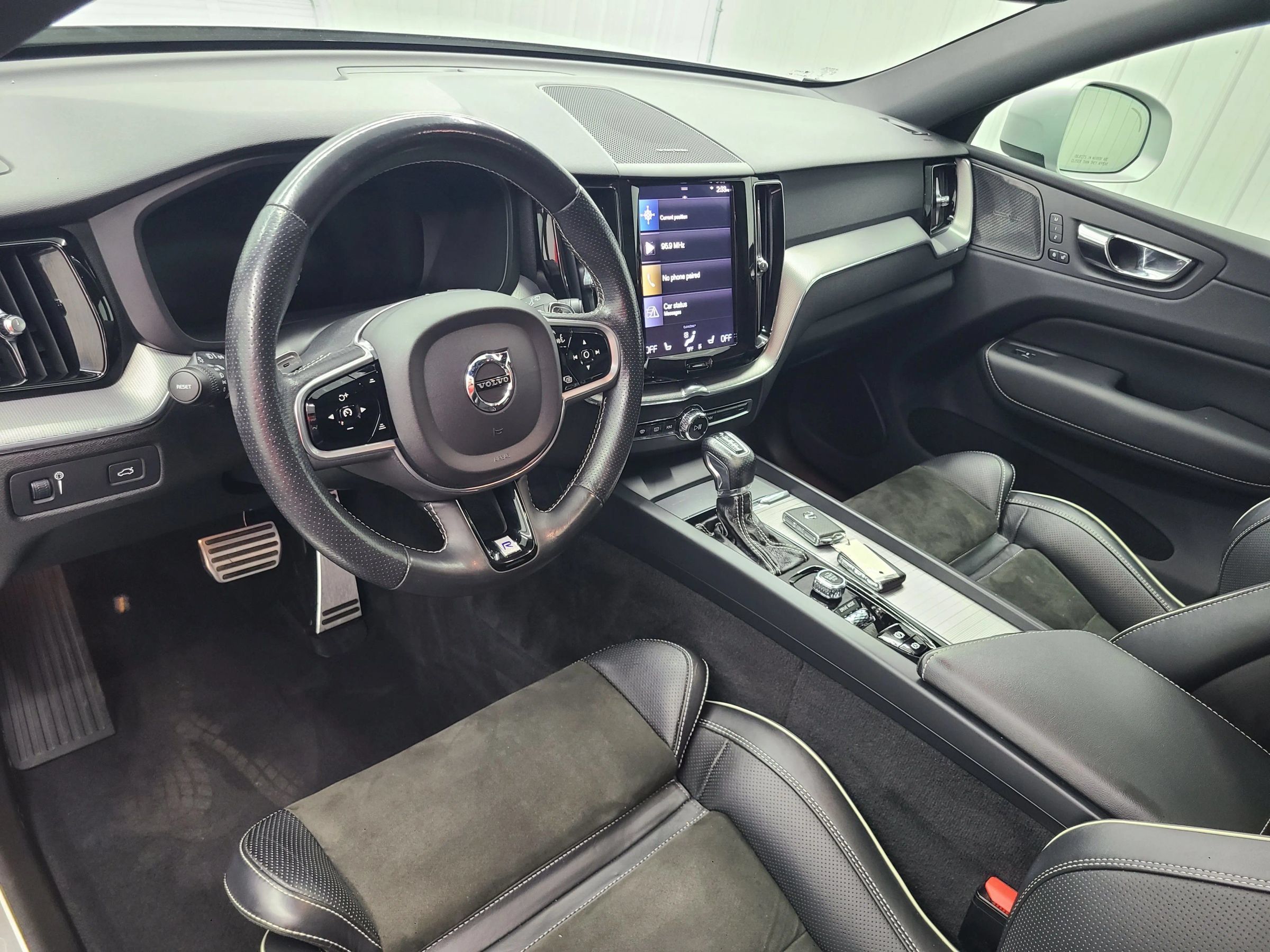 Used 2019 Volvo XC60 T5 R-Design AWD/4WD image 25