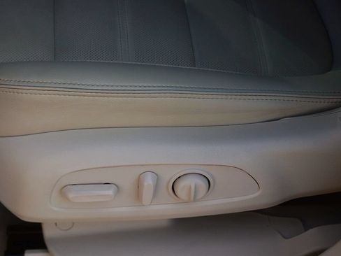 Used 2023 GMC Acadia Denali w/ Denali Ultimate Package FWD image 18