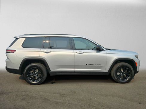Used 2024 Jeep Grand Cherokee L Altitude AWD/4WD image 2