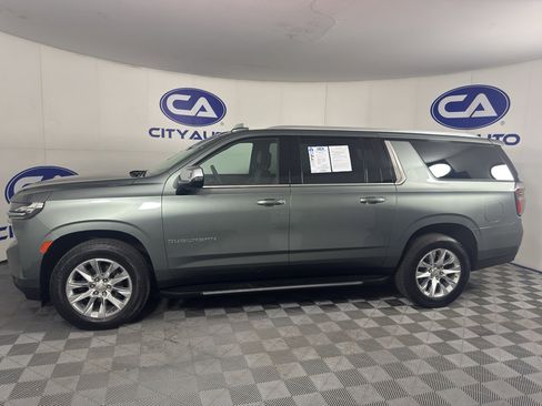 Used 2023 Chevrolet Suburban Premier RWD image 6
