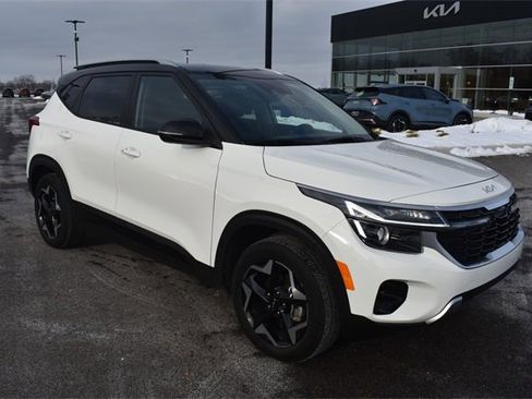 Certified 2025 Kia Seltos S image 10