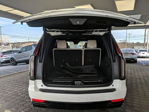 Used 2023 Cadillac Escalade ESV Sport w/ Touring Package image 9