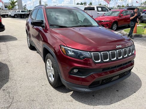 Used 2022 Jeep Compass Latitude AWD/4WD image 2
