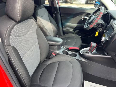 Used 2018 Kia Soul + image 16