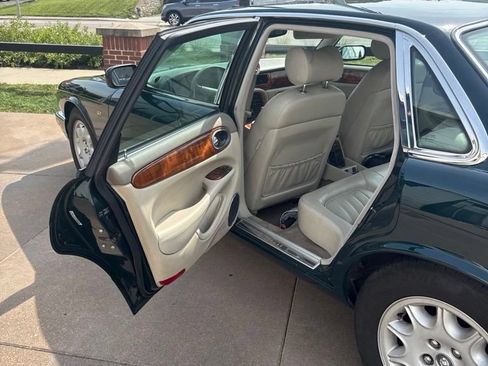Used 1998 Jaguar XJ8 RWD image 22