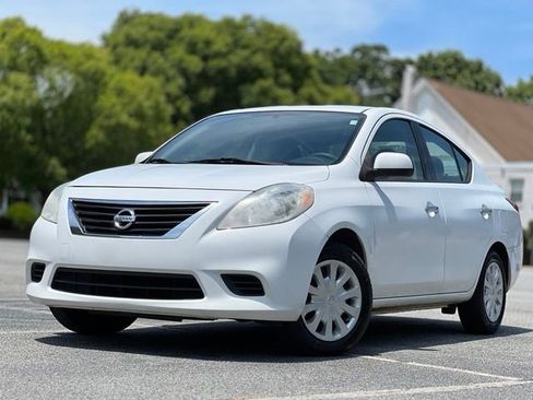 Used 2014 Nissan Versa SV FWD image 1