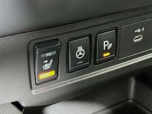 Used 2023 Nissan Frontier SV w/ SV Premium Package image 20