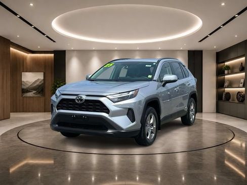 Used 2025 Toyota RAV4 XLE w/ Convenience Package AWD/4WD image 4