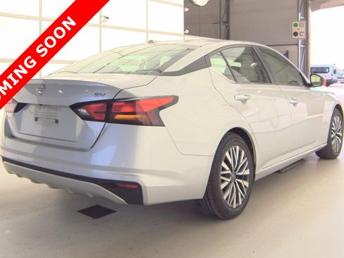 Used 2024 Nissan Altima 2.5 SV FWD image 4
