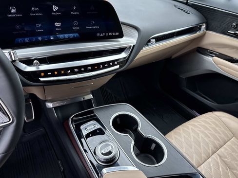 New 2025 Cadillac Lyriq Luxury image 25