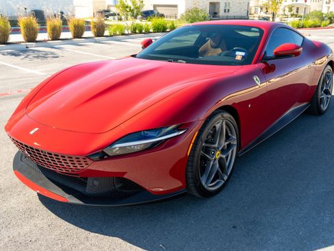Used 2022 Ferrari Roma RWD image 34