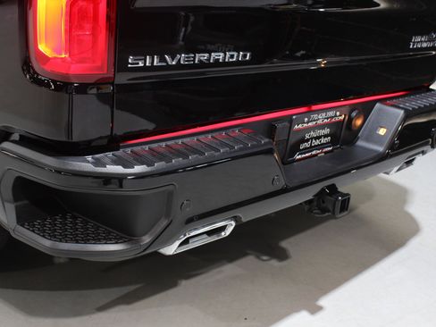 Used 2025 Chevrolet Silverado 1500 High Country w/ High Country Premium Package AWD/4WD image 11