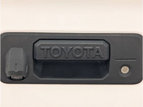 Used 2017 Toyota Tundra SR5 AWD/4WD image 4
