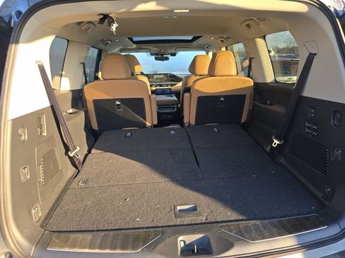 Certified 2025 INFINITI QX80 Sensory image 16