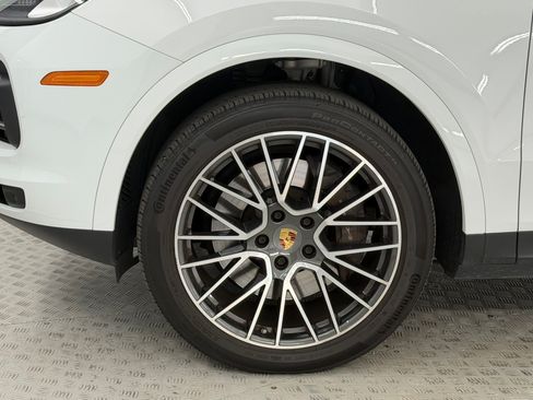 Certified 2023 Porsche Cayenne AWD/4WD image 13
