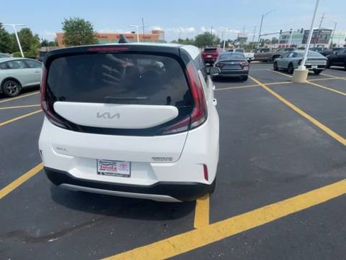 Used 2025 Kia Soul LX w/ LX Technology Package FWD image 9
