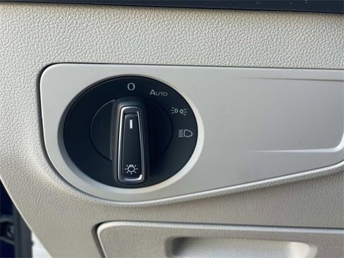 Used 2022 Volkswagen Tiguan SE image 17