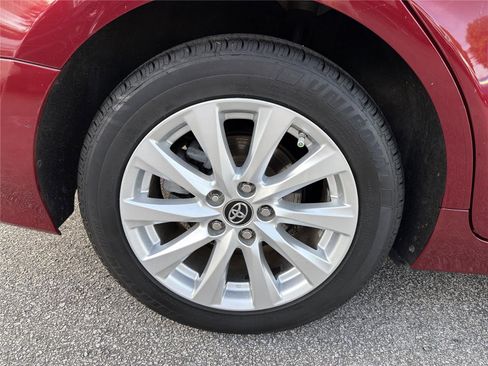 Used 2018 Toyota Camry LE FWD image 15